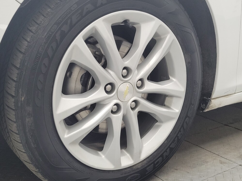 2018 Chevrolet Malibu in Antioch, TN 37013 - 18128569 31