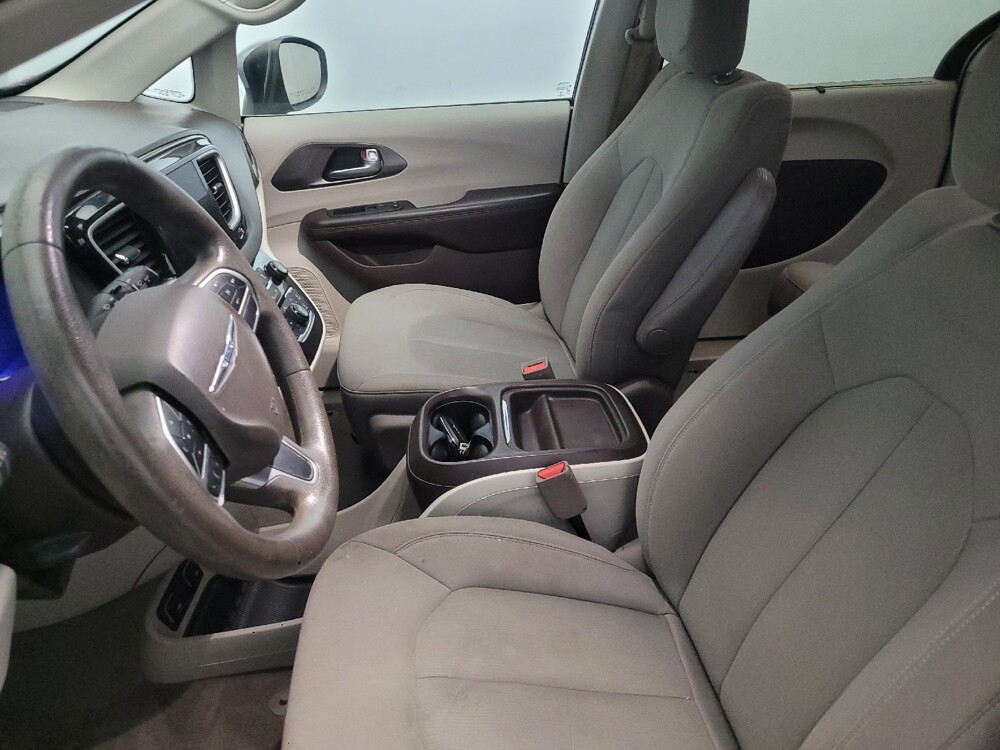 2017 Chrysler Pacifica in Glen Burnie, MD 21061 - 18128599 17