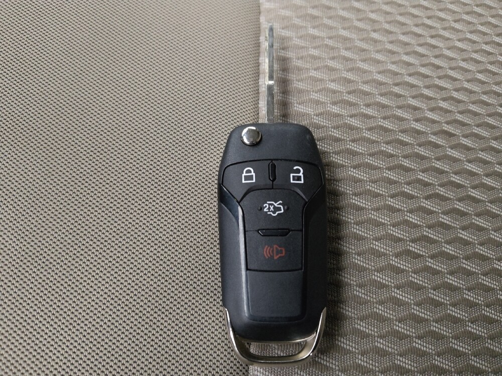 2021 Ford Explorer in Topeka, KS 66611 - 18128625 32