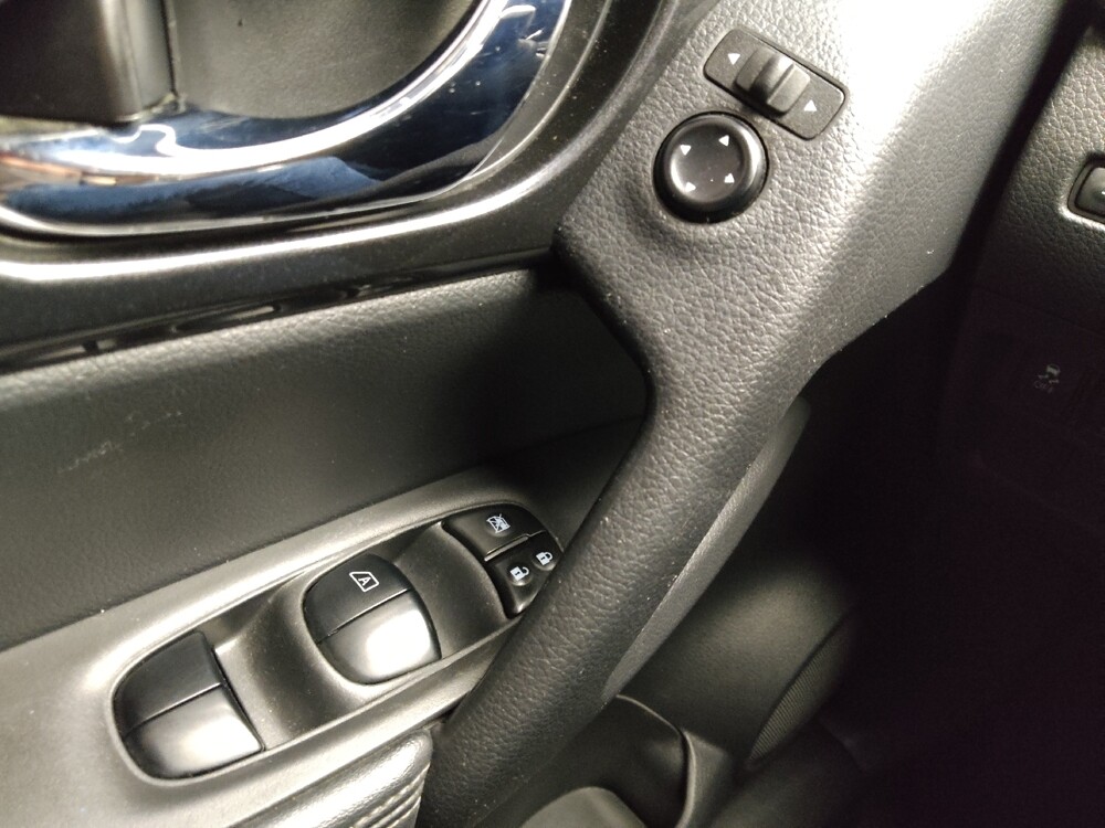 2019 Nissan Rogue in Independence, MO 64055 - 18128627 27