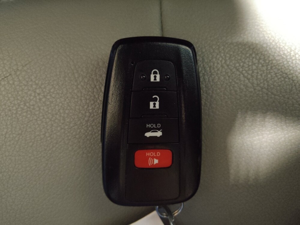 2018 Toyota Camry in Live Oak, TX 78233 - 18128677 32