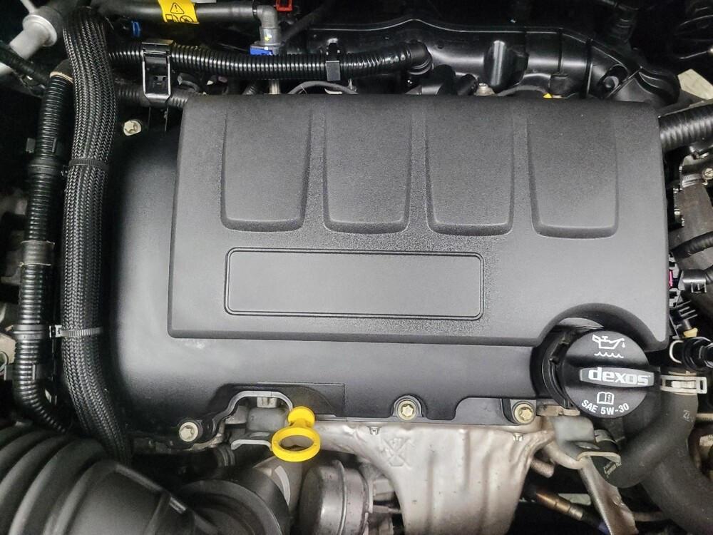 2021 Chevrolet Trax in Indianapolis, IN 46219 - 18128678 30