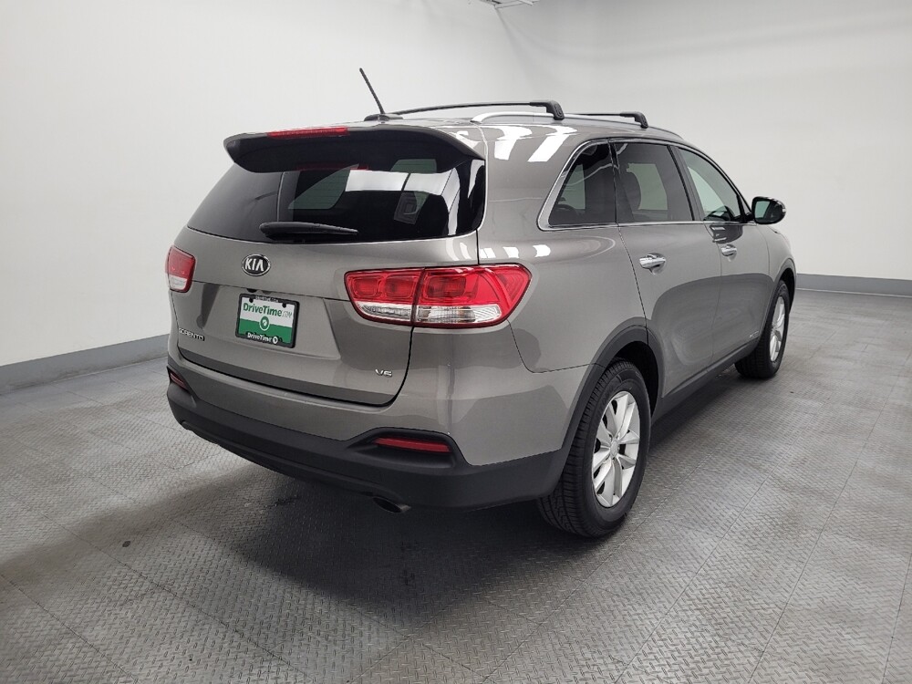 2016 Kia Sorento in Las Vegas, NV 89102 - 18128724 9