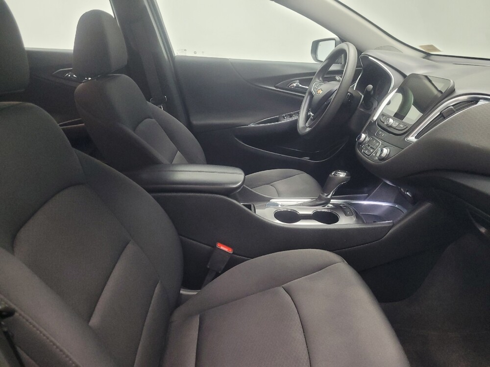 2020 Chevrolet Malibu in Mishawaka, IN 46545 - 18128772 21