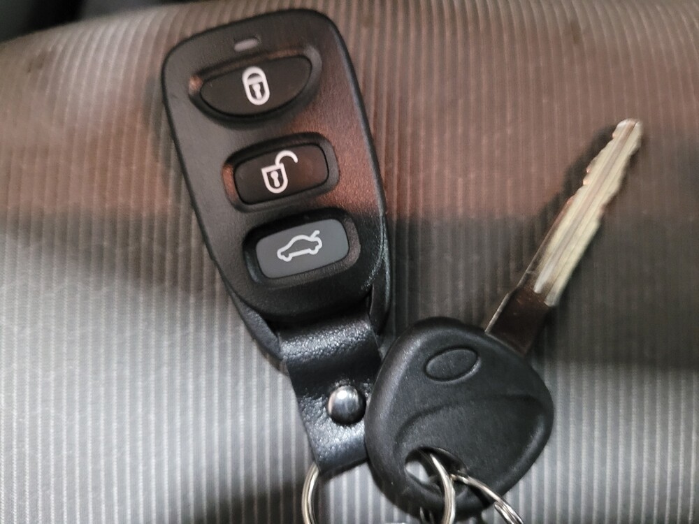 2017 Hyundai Elantra in Glen Burnie, MD 21061 - 18128790 32