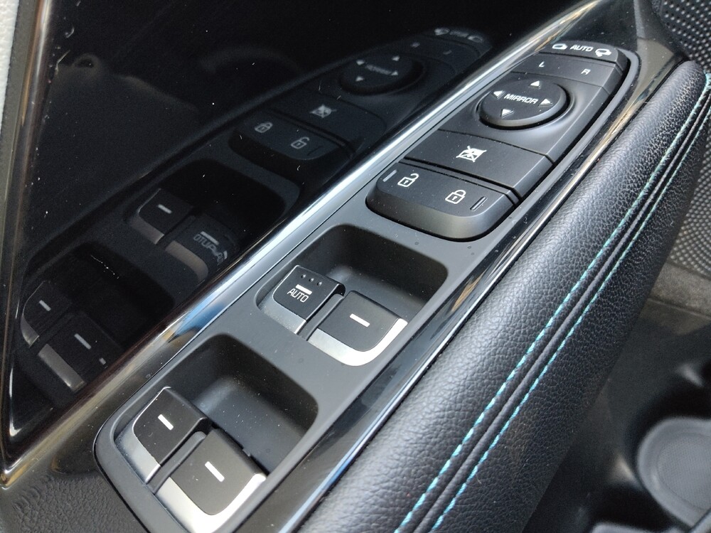 2021 Kia Niro in Mesa, AZ 85210 - 18128823 27