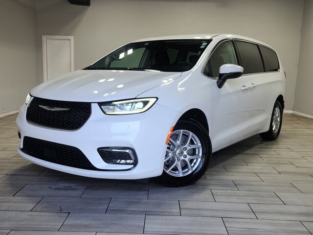 2023 Chrysler Pacifica in Cinnaminson, NJ 08077 - 18128888