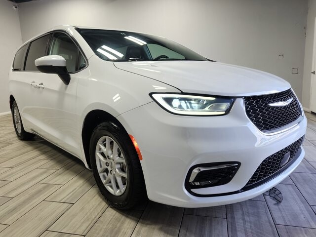 2023 Chrysler Pacifica in Cinnaminson, NJ 08077 - 18128888 7
