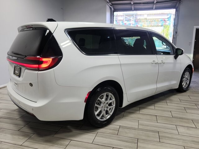 2023 Chrysler Pacifica in Cinnaminson, NJ 08077 - 18128888 5