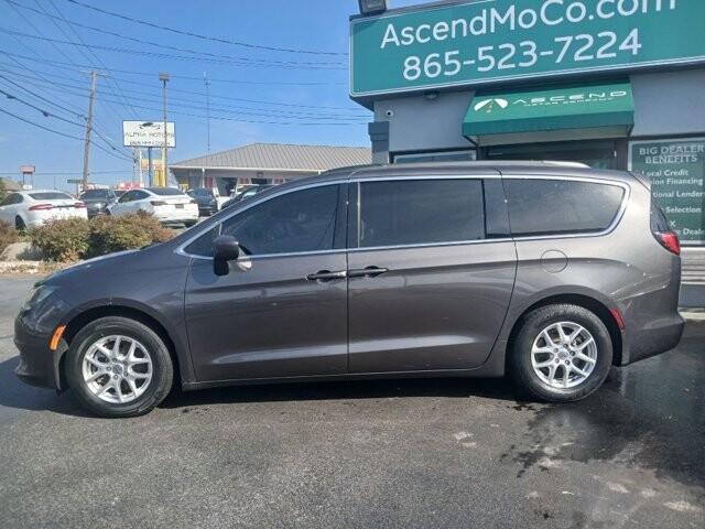 2021 Chrysler Voyager in Knoxville, TN 37912 - 18128904 4