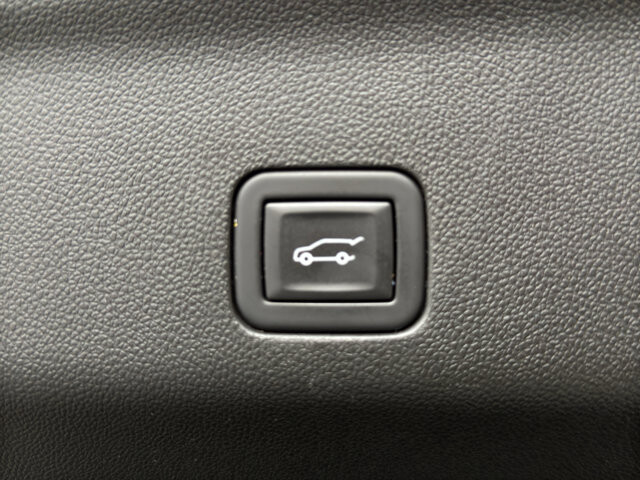 2023 Chevrolet Tahoe in Burlington, WI 53105 - 18128917 23