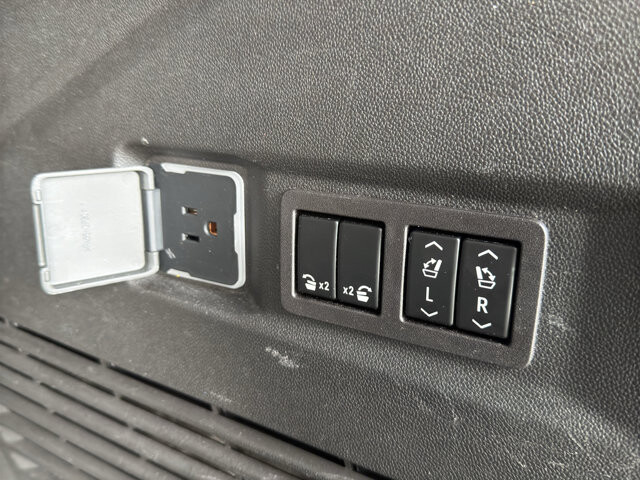 2023 Chevrolet Tahoe in Burlington, WI 53105 - 18128917 22