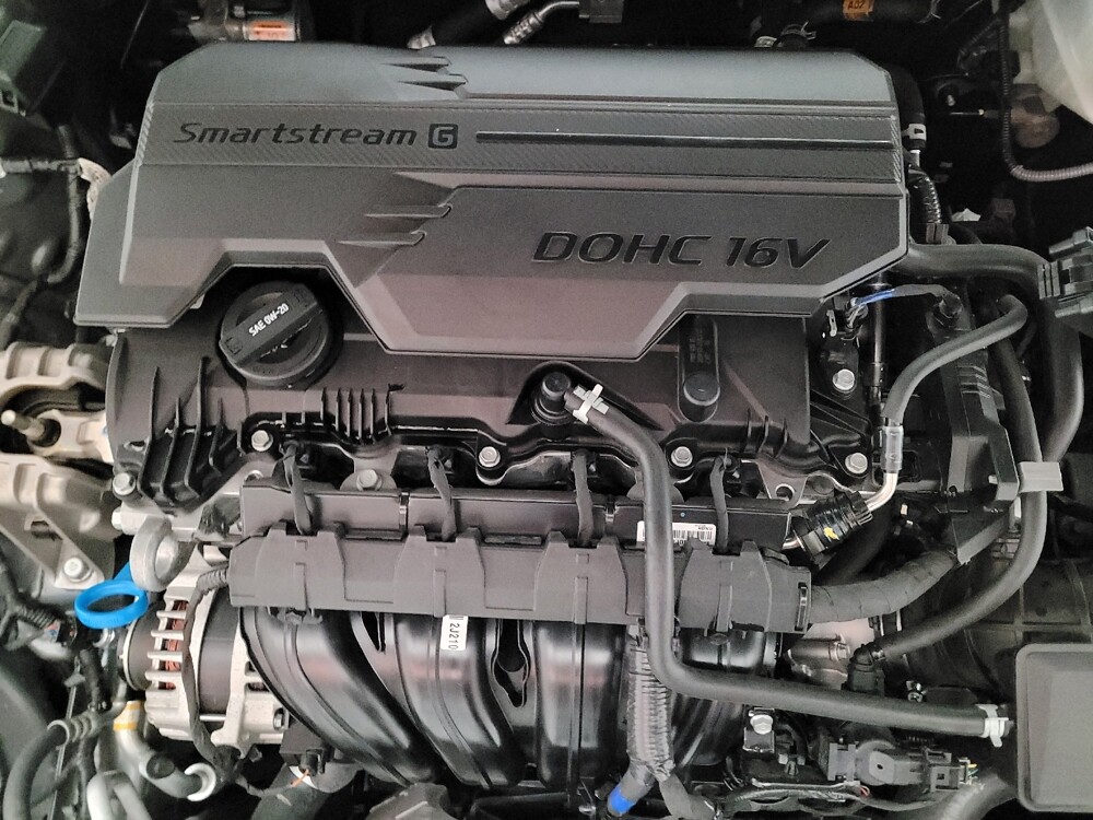 2025 Hyundai Elantra in Downey, CA 90241 - 18128952 30