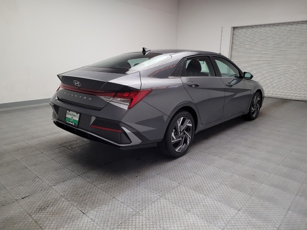 2025 Hyundai Elantra in Downey, CA 90241 - 18128952 9