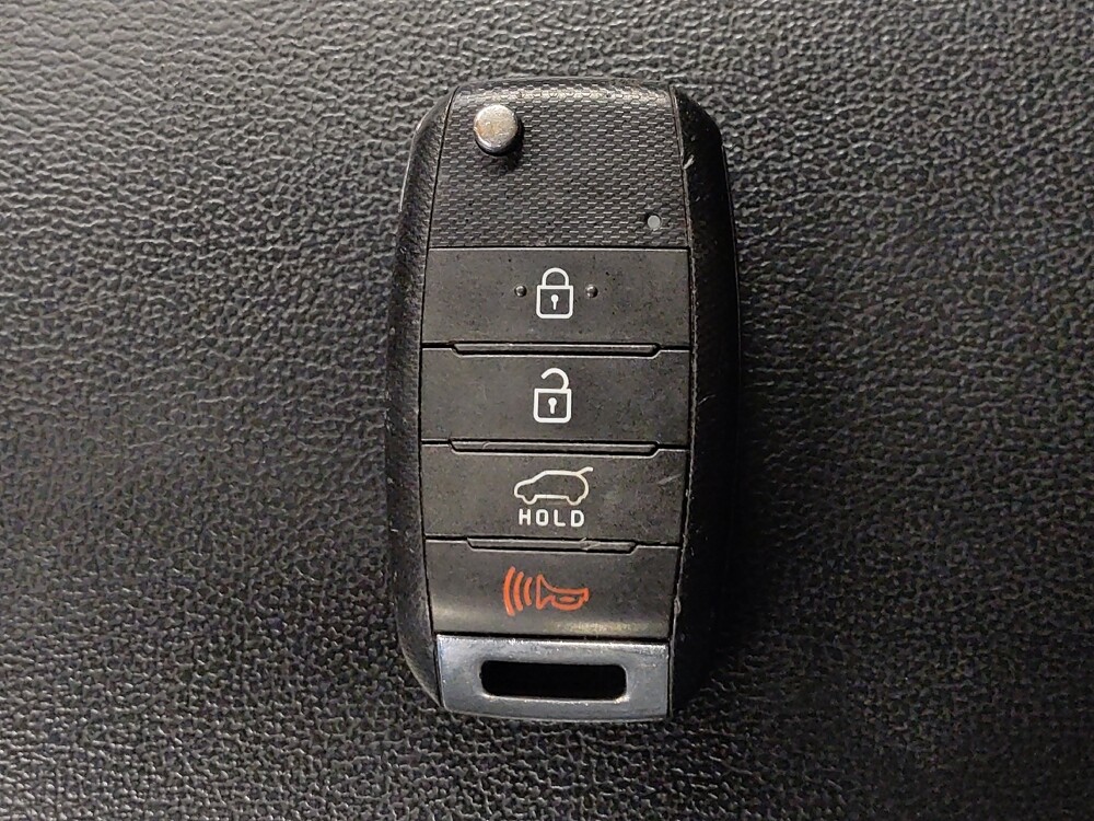 2018 Kia Sorento in Houston, TX 77034 - 18128965 32