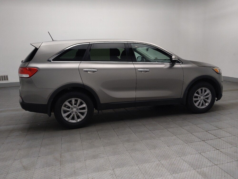 2018 Kia Sorento in Morrow, GA 30260 - 18128974 10