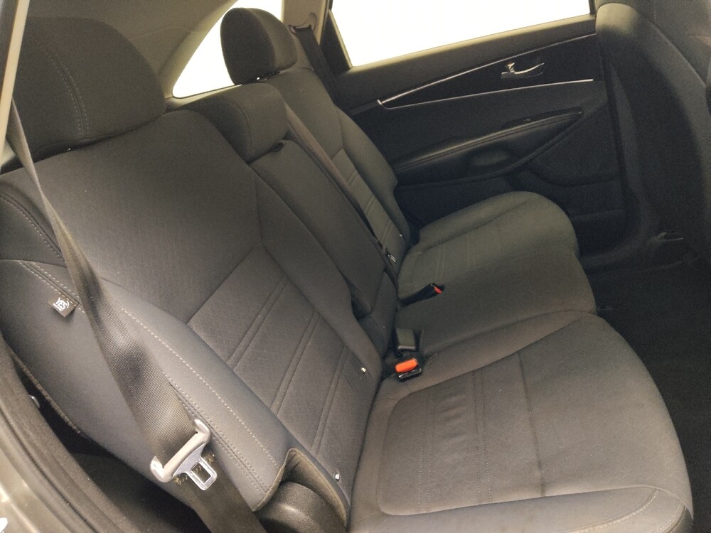 2018 Kia Sorento in Morrow, GA 30260 - 18128974 19