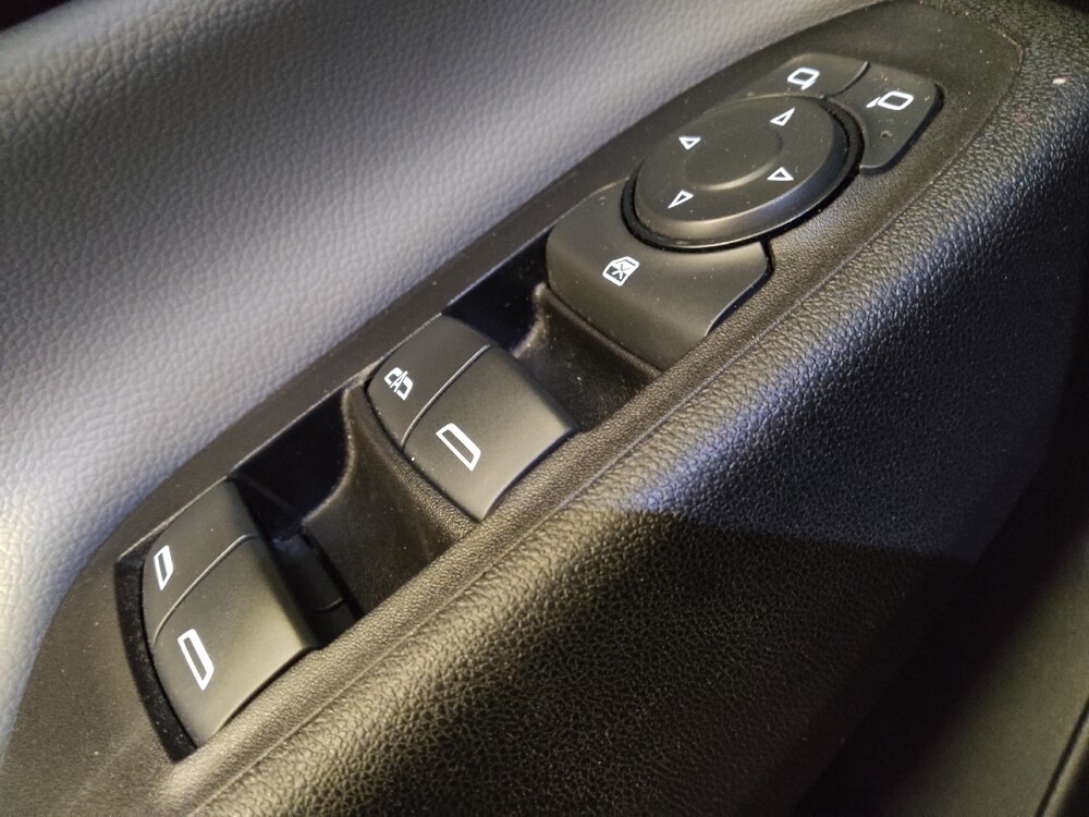 2019 Chevrolet Equinox in Glendale, AZ 85301 - 18129064 27