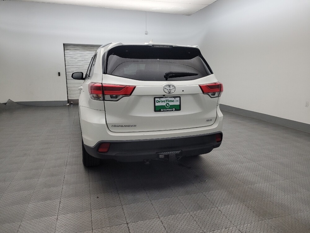 2019 Toyota Highlander in Phoenix, AZ 85015 - 18129073 6