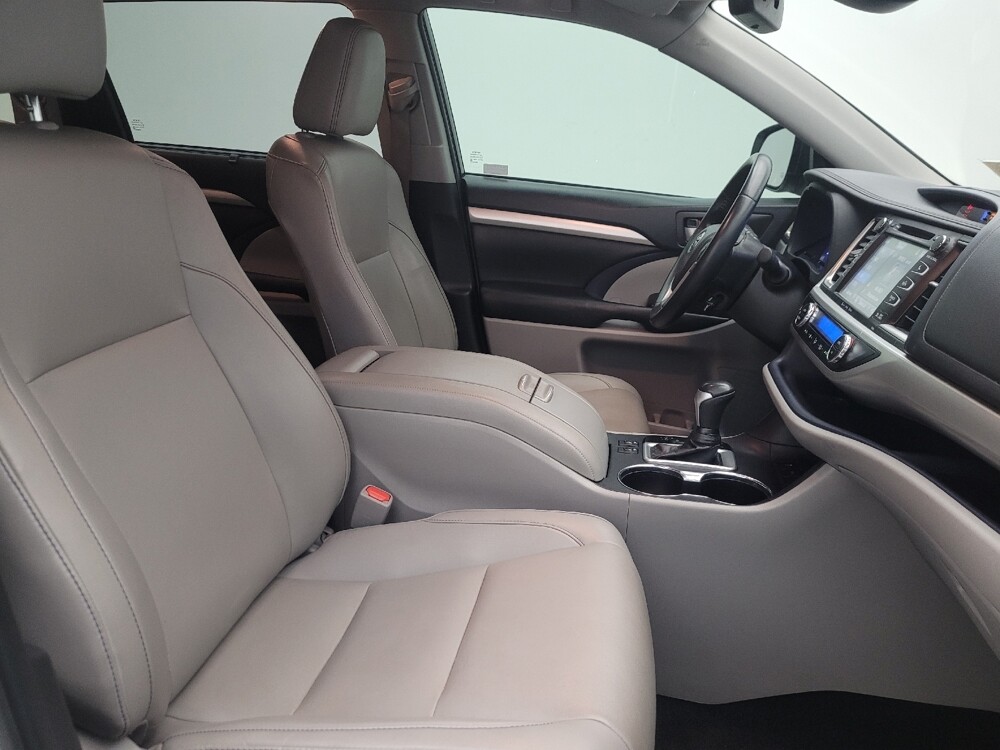 2019 Toyota Highlander in Phoenix, AZ 85015 - 18129073 21