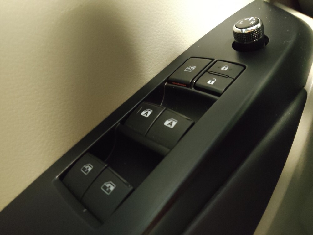 2019 Toyota Highlander in Phoenix, AZ 85015 - 18129073 27