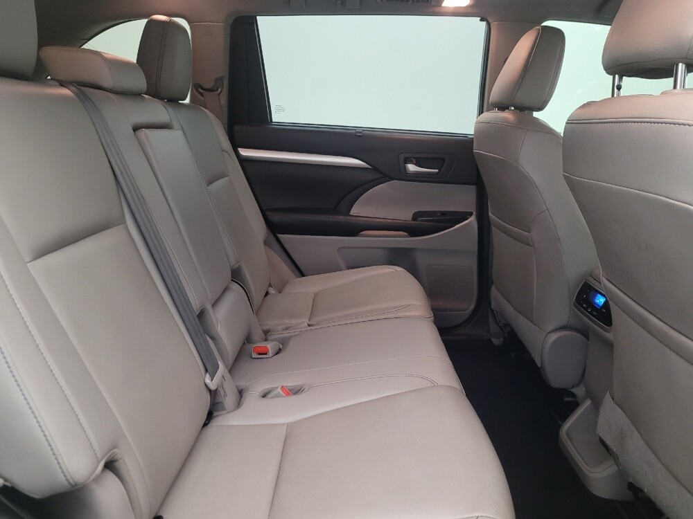 2019 Toyota Highlander in Phoenix, AZ 85015 - 18129073 19