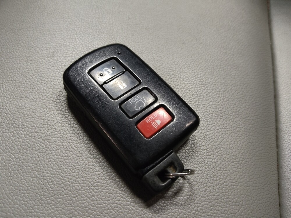 2019 Toyota Highlander in Phoenix, AZ 85015 - 18129073 32