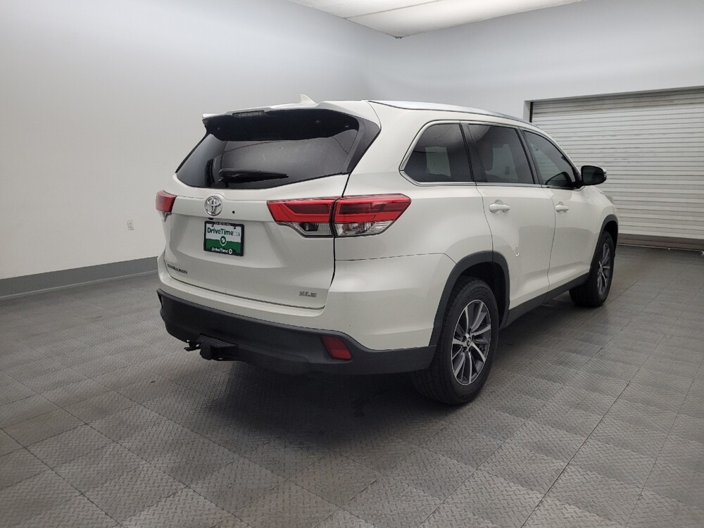 2019 Toyota Highlander in Phoenix, AZ 85015 - 18129073 9