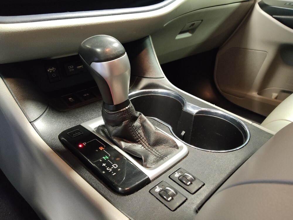 2019 Toyota Highlander in Phoenix, AZ 85015 - 18129073 26