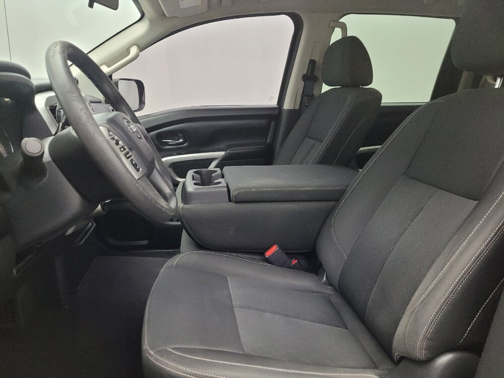 2018 Nissan Titan in Chandler, AZ 85225 - 18129075 17