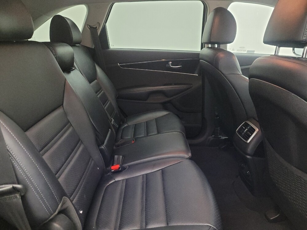 2019 Kia Sorento in Glendale, AZ 85301 - 18129082 19