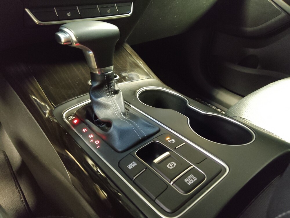 2019 Kia Sorento in Glendale, AZ 85301 - 18129082 26