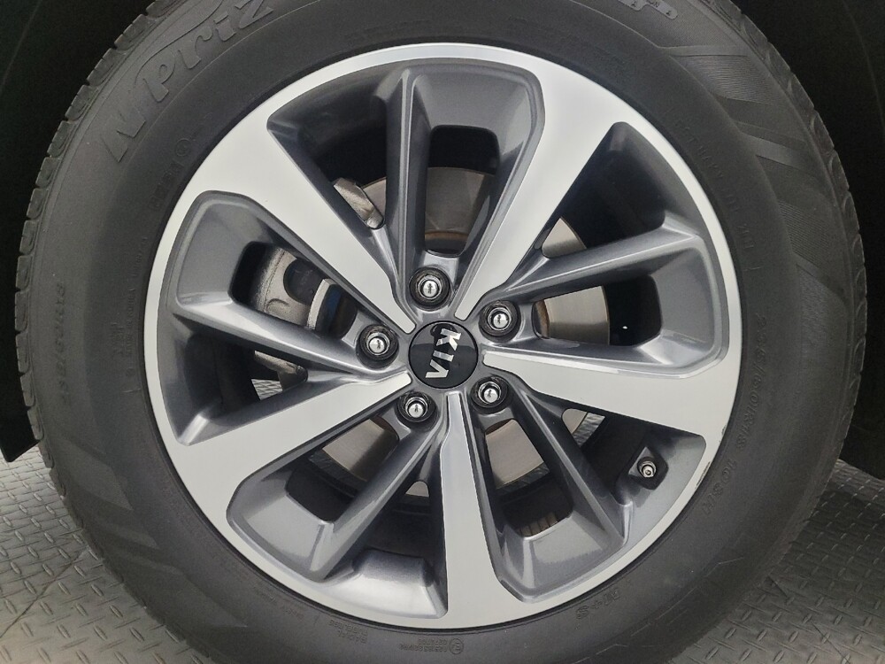 2019 Kia Sorento in Glendale, AZ 85301 - 18129082 31