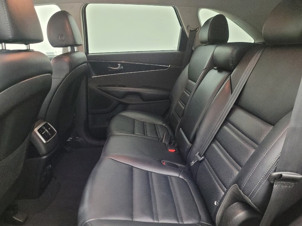 2019 Kia Sorento in Glendale, AZ 85301 - 18129082 18