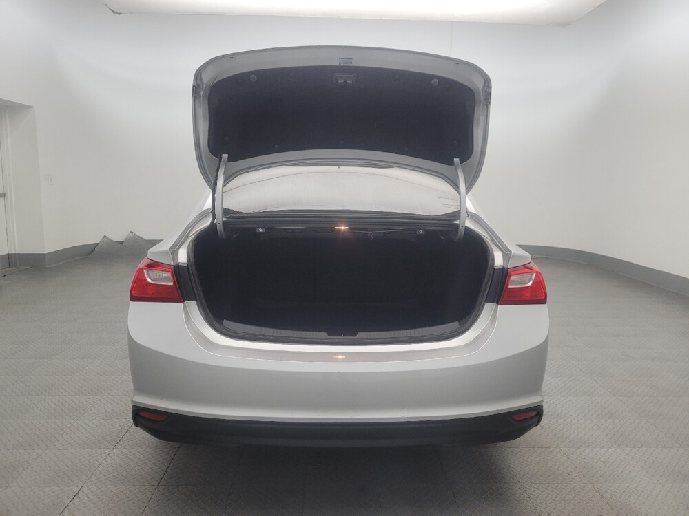 2018 Chevrolet Malibu in Tucson, AZ 85705 - 18129083 29