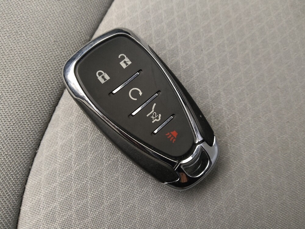 2018 Chevrolet Malibu in Tucson, AZ 85705 - 18129083 32