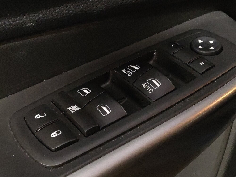 2019 Jeep Cherokee in Orlando, FL 32808 - 18129120 27