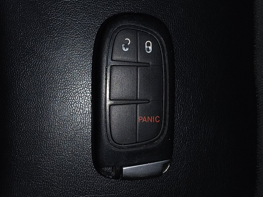 2019 Jeep Cherokee in Orlando, FL 32808 - 18129120 32