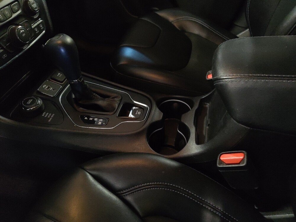 2019 Jeep Cherokee in Orlando, FL 32808 - 18129120 26