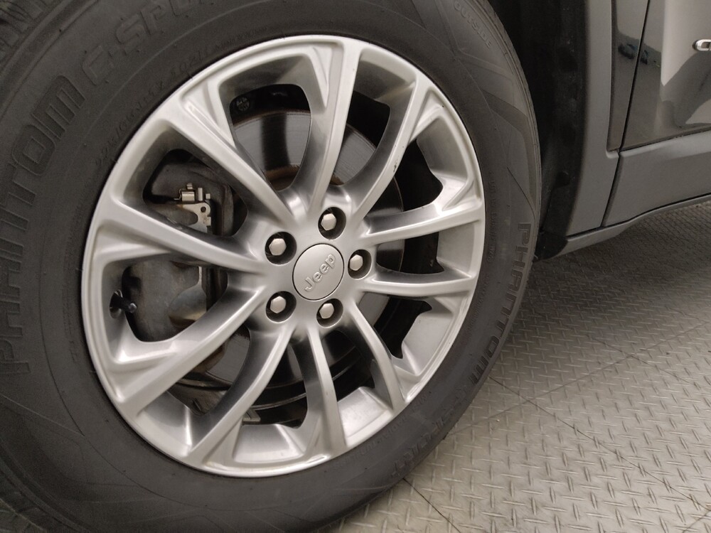 2019 Jeep Cherokee in Orlando, FL 32808 - 18129120 31