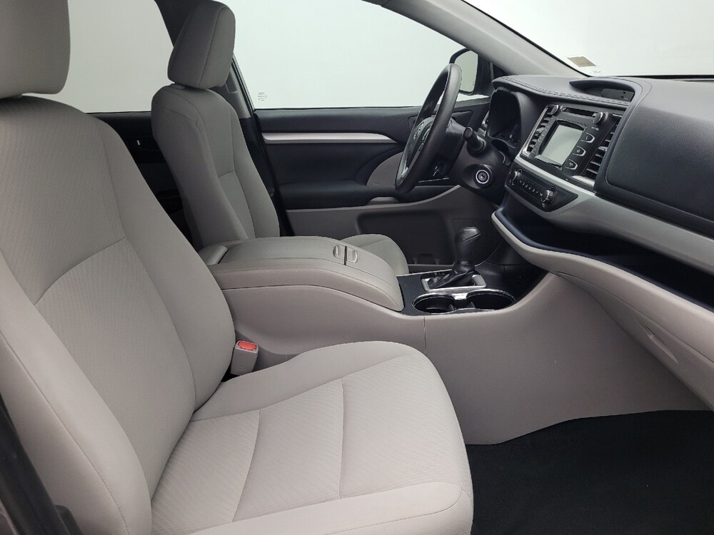 2019 Toyota Highlander in Gainesville, FL 32609 - 18129142 21