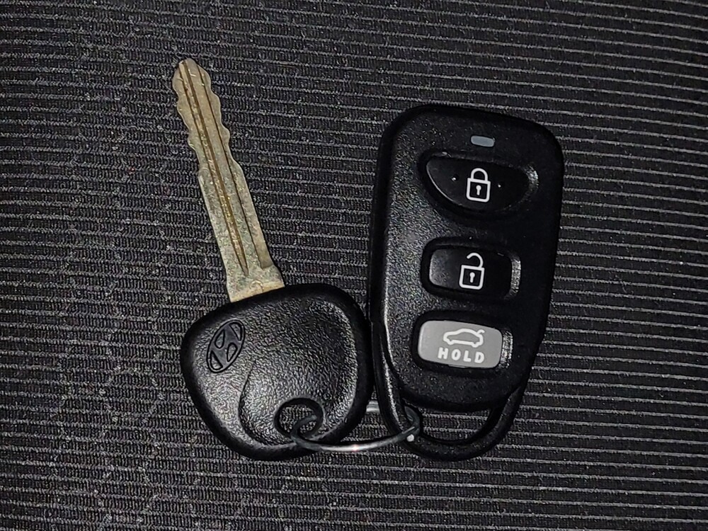 2018 Hyundai Elantra in Savannah, GA 31419 - 18129149 32