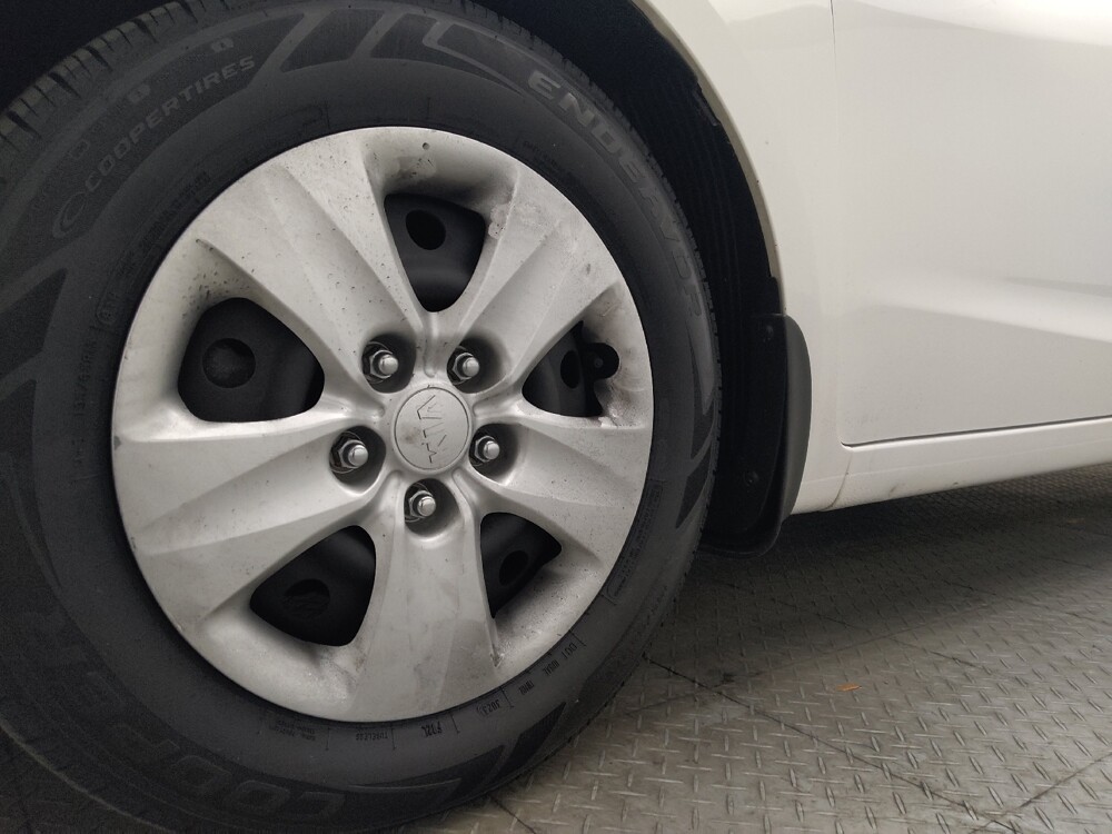 2017 Kia Forte in Orlando, FL 32808 - 18129159 31