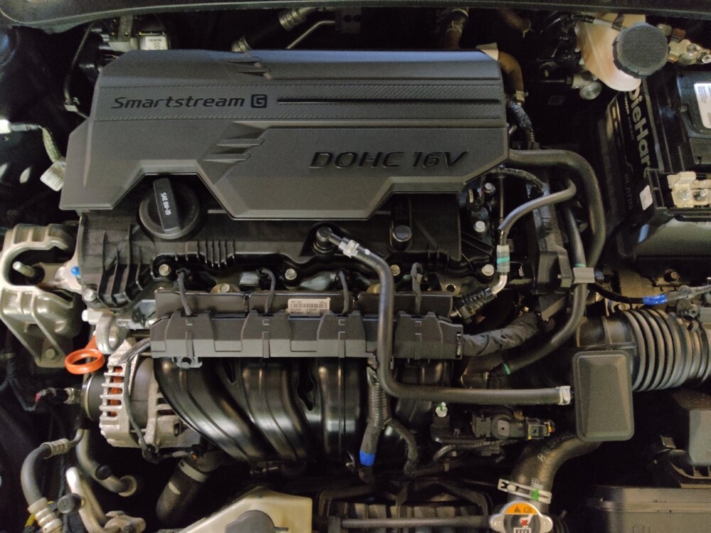 2021 Hyundai Elantra in Greenville, SC 29607 - 18129221 30