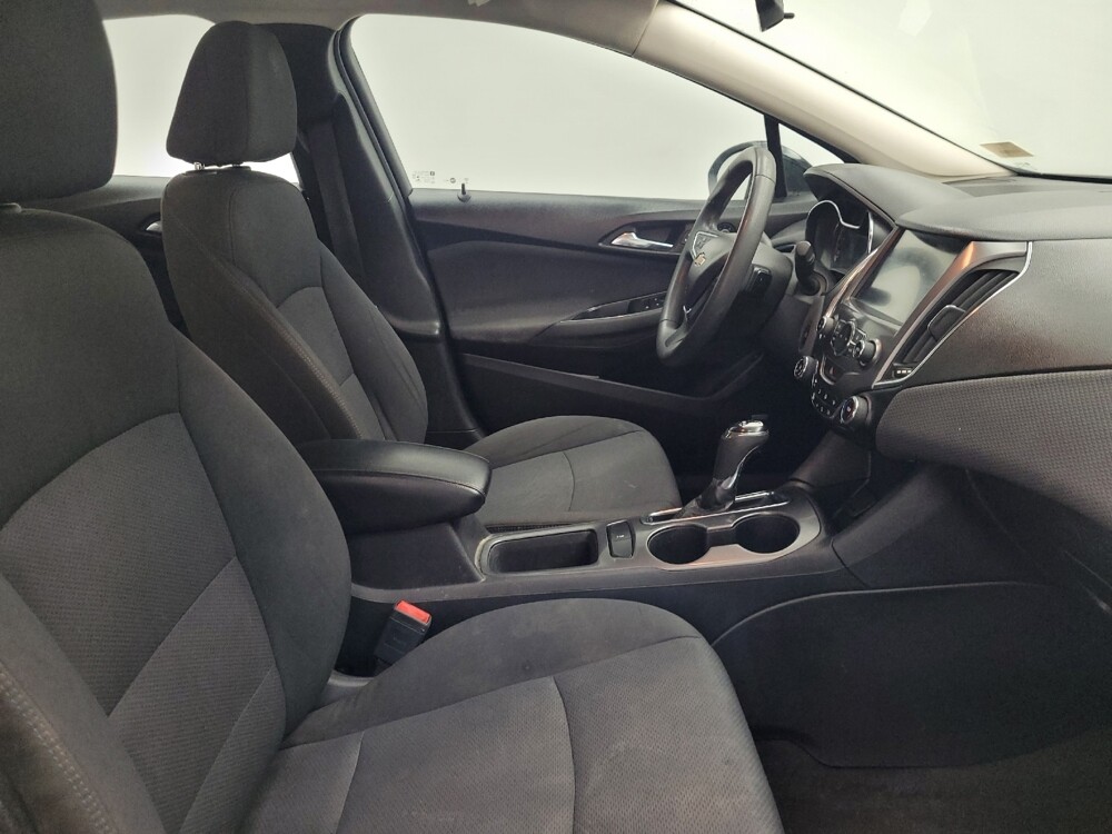 2018 Chevrolet Cruze in Memphis, TN 38128 - 18129254 21