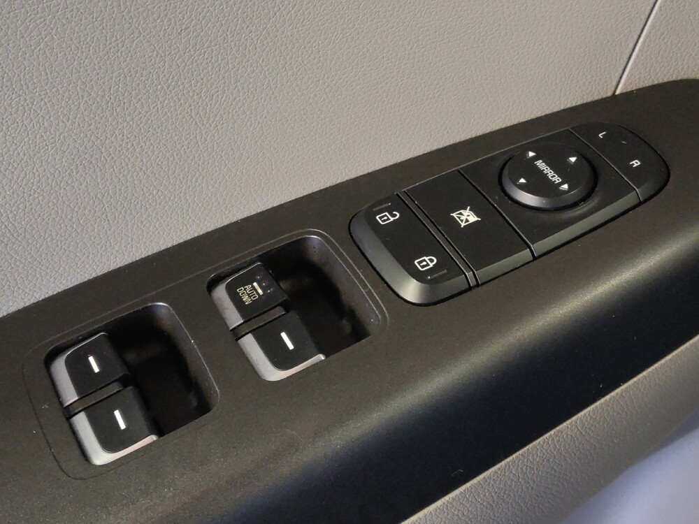 2020 Kia Sportage in Houston, TX 77034 - 18129300 27