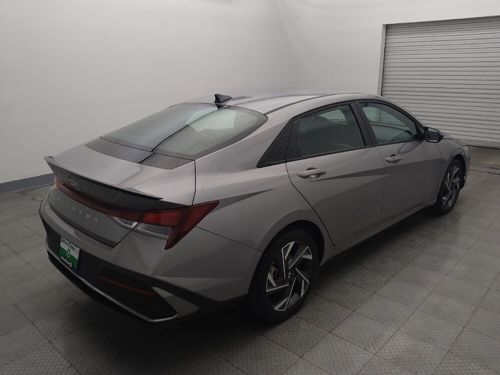 2025 Hyundai Elantra in Houston, TX 77034 - 18129308 9