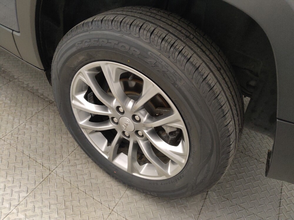 2020 Jeep Cherokee in Houston, TX 77060 - 18129316 31