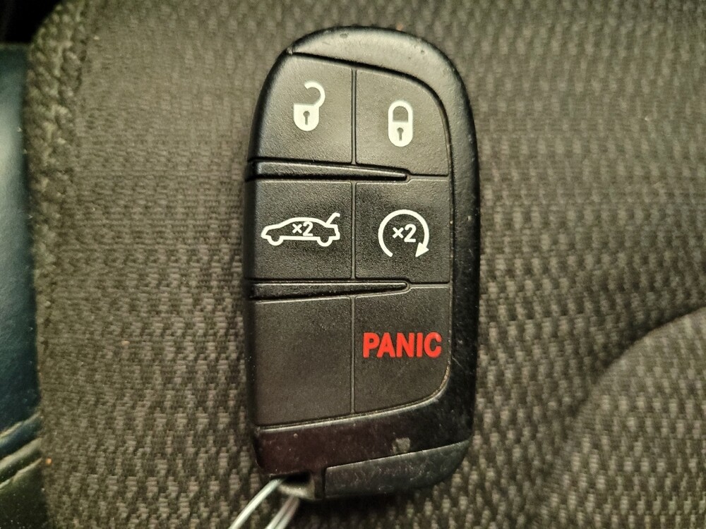 2015 Chrysler 200 in Fairfield, OH 45014 - 18129319 32