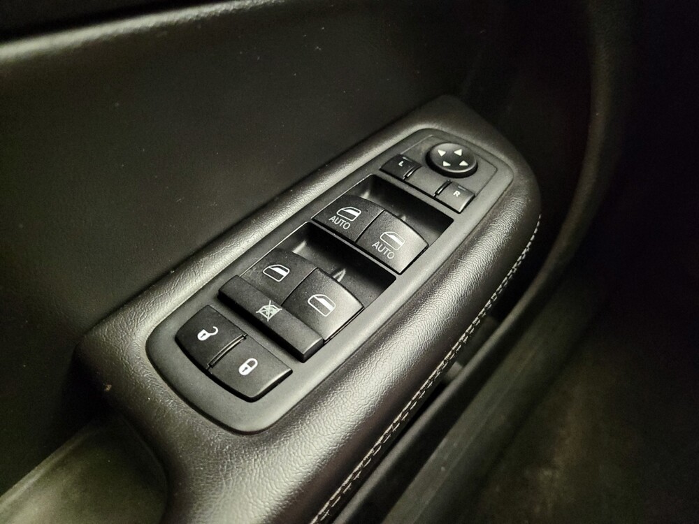 2015 Chrysler 200 in Fairfield, OH 45014 - 18129319 27